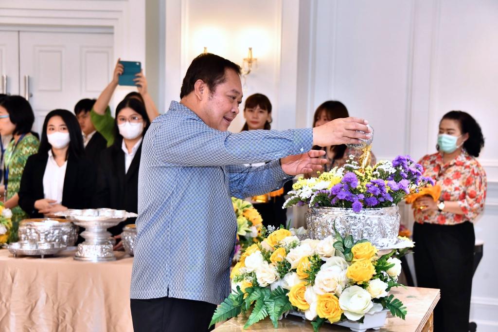 กรมบังคับคดีร่วมพิธีสรงน้ำพระและรดน้ำขอพร รัฐมนตรีว่าการกระทรวงยุติธรรม  เนื่องในโอกาสวันสงกรานต์ ประจำปี 2567